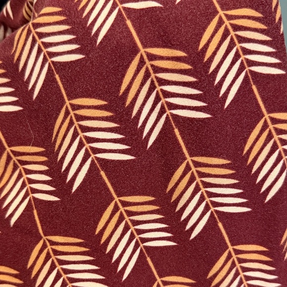 LuLaRoe Burgundy Patterned TC Leggings - Picture 2 of 2